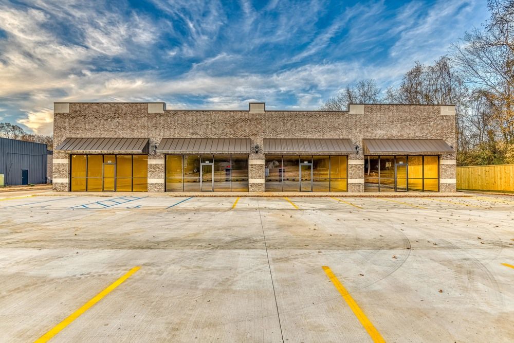 Cox Creek Plaza: 750 Cox Creek Pkwy, Florence, AL 35630
